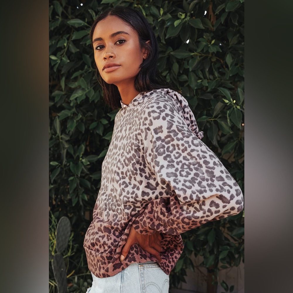 ❤️LULU’S❤️Record Breaker Blush Leopard Print Ombre Hoodie